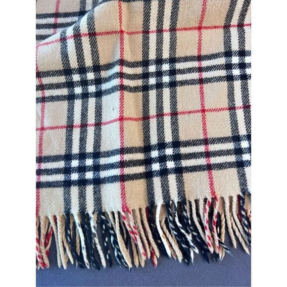 Burberry 100% Wool Scarf - Picture 10 of 10